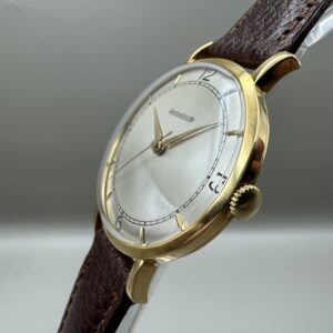 Alternative view of Arany Jeager - LeCoultre 1945-ből